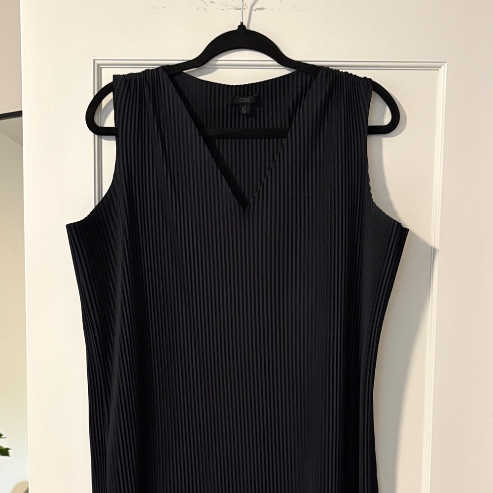 COS Dark Navy Lazercut Sleeveless Pleated V-Neck Midi Dress